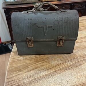 Vintage Rusty Thermos Metal Lunchbox - Rustic Gray